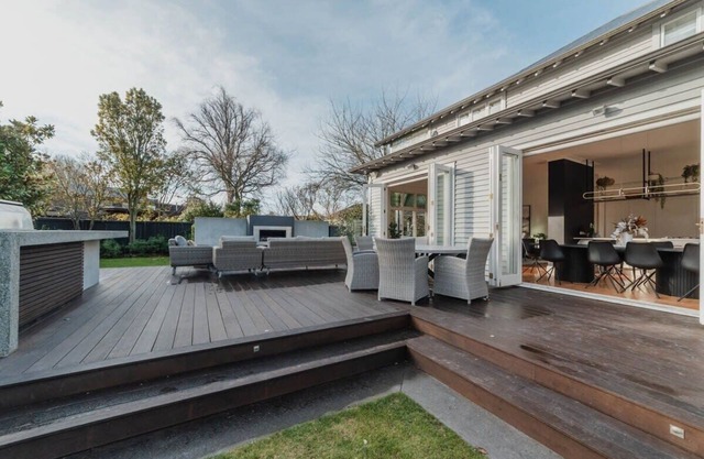 Bel Air Mansion - Sleeps 12 Villa
