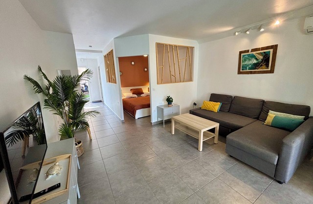 Bel Appartement Tout Équipé en Rez-de-jardin, Dans une Résidence Avec Piscine!