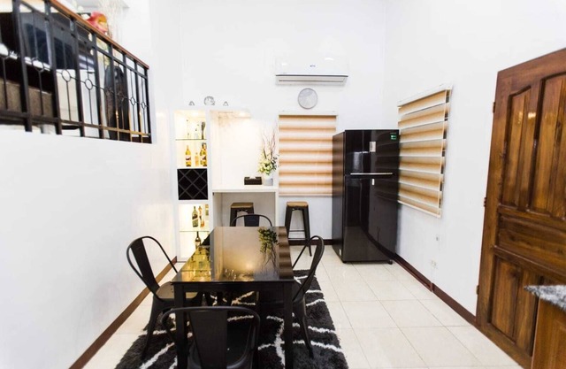 Bella Casa by J&J (Vacation Home)