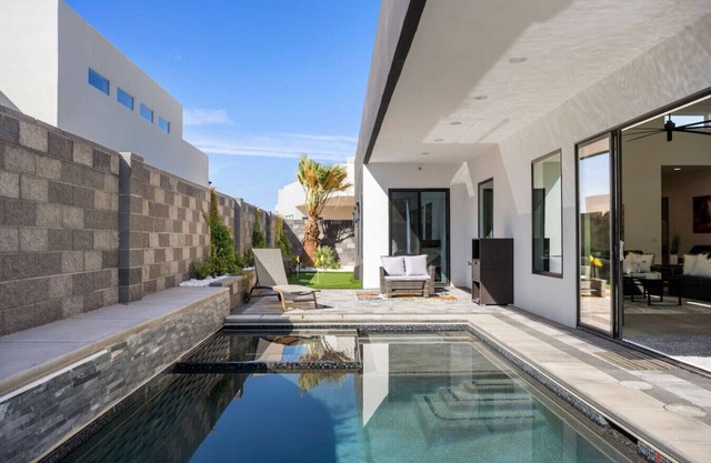 Bella Casa ~ Exquisite Golf Oasis ~ Swimming Pool!