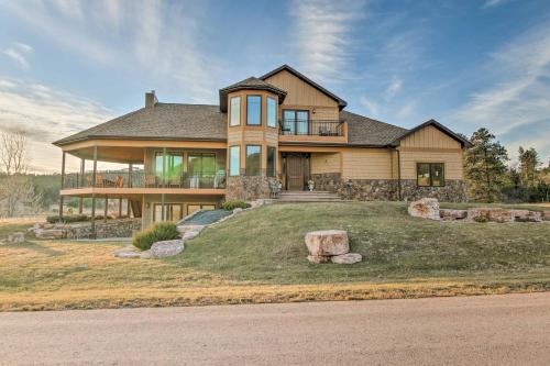 Bella Greens Spacious Sturgis Home with Large Deck