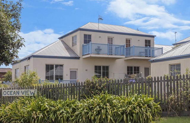 Bella On Victoria - with ocean views
