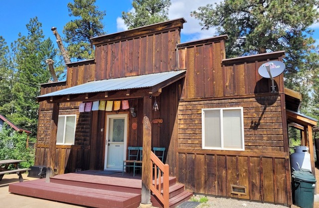 Bella Rio-Sits on High Bluff above the River! Walk to town!