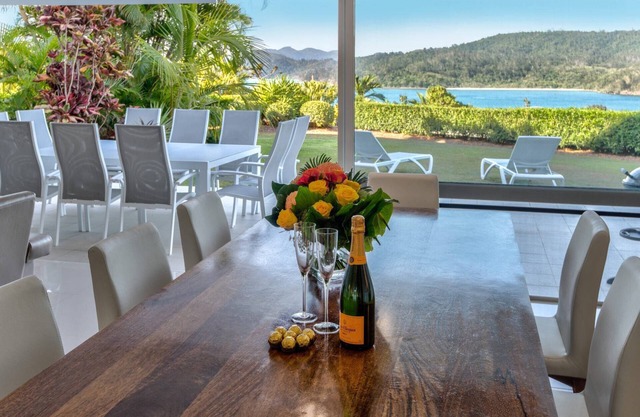 Bella Vista East 3 - 2 bedroom oceanview apartment with golf buggy