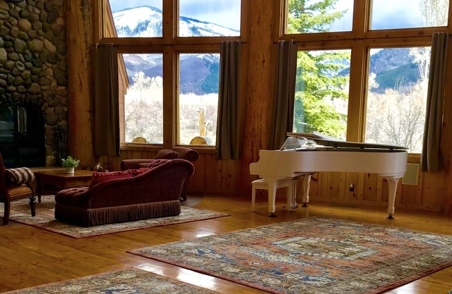 Bella Vista House Grand Piano 3100 sq ft Panoramic Mtn Views ~ Sleeps up to 7