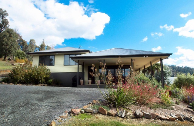 BELLA VISTA - Quiet location, fantastic views