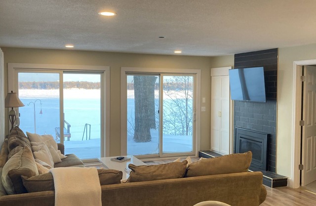 Bella Vista - Stunning modern Lakeshore home on Pokegama lake in Pine City, MN