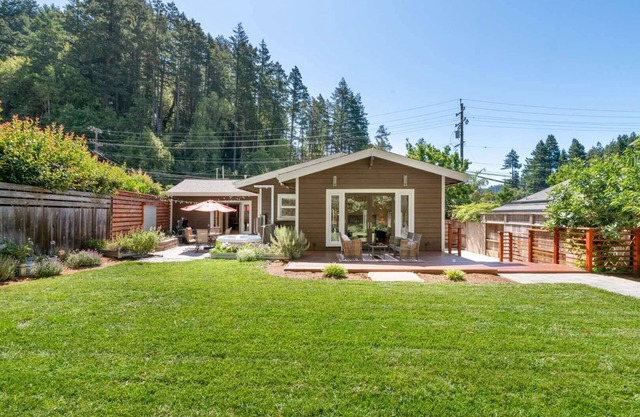 Bella Vita ~ High-End Bungalow with Private Yard