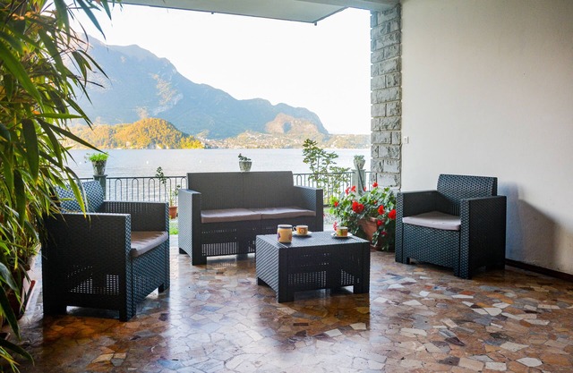 Bellagio Villas - La Bohème with frontlake garden directly on the Lake