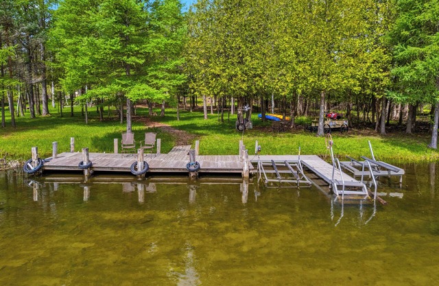 Bellaire Riverfront House: Kayak,Fish,Golf & Fall Colors!