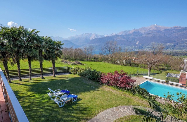 Bellavista I Garden Holiday Apartment with Pool
