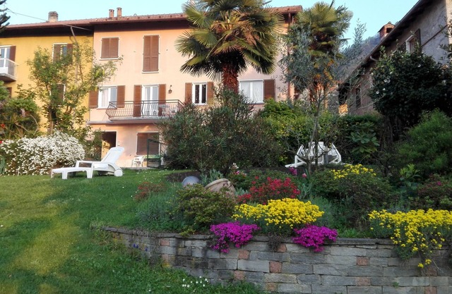 Bellavista mit Balkon, Garten und Seeblick