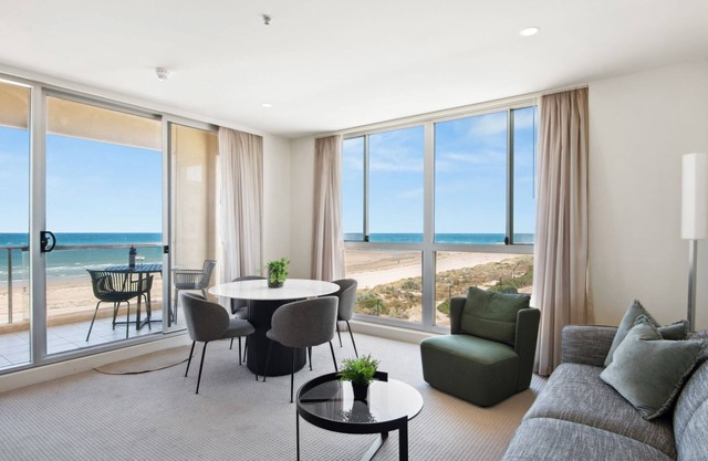 Belle Escapes - Beachfront Balcony Glenelg