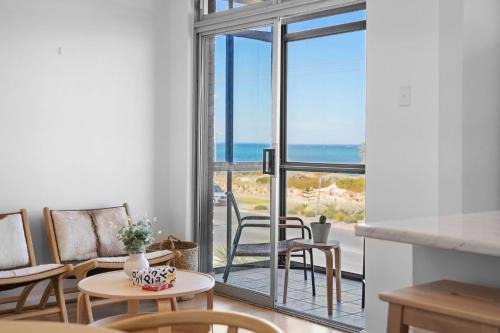 Belle Escapes - Tranquil Oceanview Escape - Relax & Reset