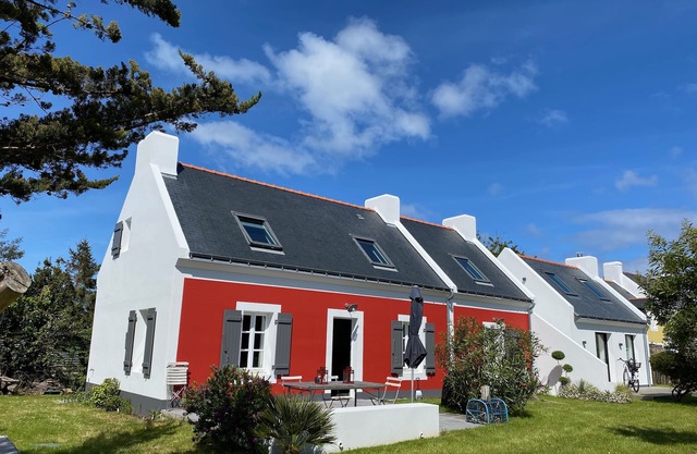 Belle Ile en Mer, traditional farmhouse in hamlet near Locmaria