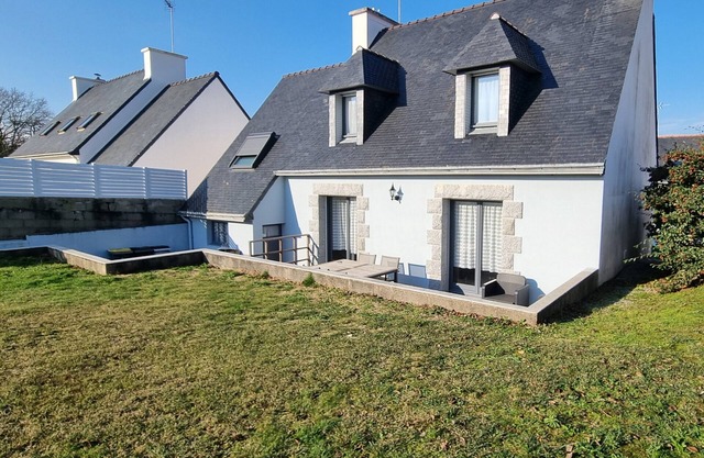 Belle Maison Lumineuse Avec Jardin Clos au Centre de Nevez - 500m des Commerces