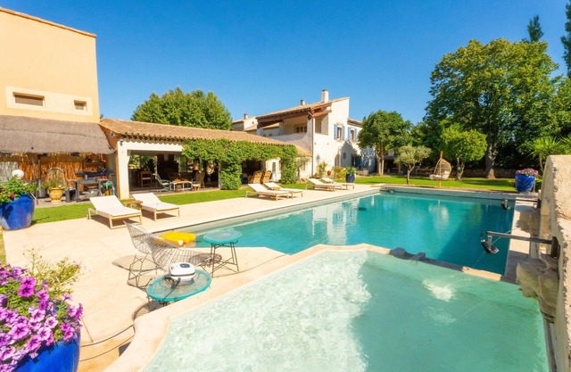Belle Villa Provençale Dans Parc Paysagé Avec Piscine/sauna/balnéo + Dépendances