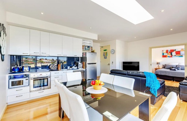 Bellerive Marina View Apartments NO 27