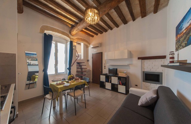Belleville Holiday Home - a stone's throw from the Cathedral