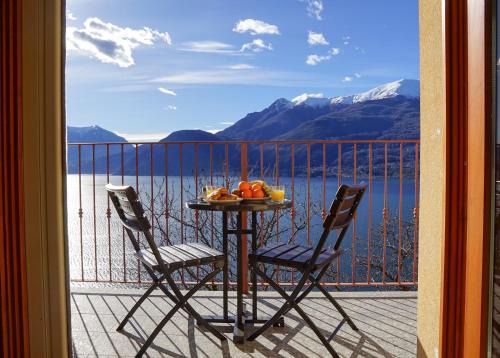 Bellevue Apartment: sunset on Lake Como