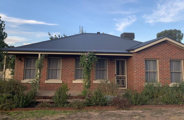 Bells HideAway--500m to Bendigo Stadium