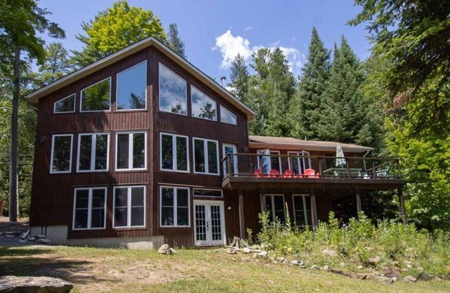 Belmont Lake Life - Stunning Waterfront Cottage w/AC, WiFi, 6 kayaks, Canoe