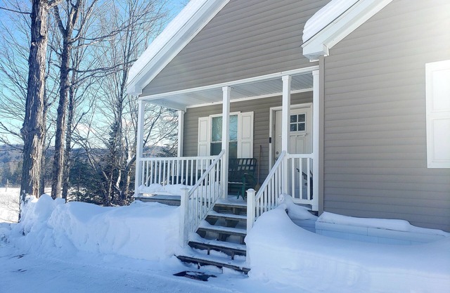 Belvidere Mountain Vista - Near Jay Smuggs Stowe Long Trail, Pet OK, Easy Access, Flexible Check-In!