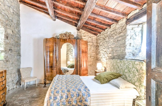 Belvilla by OYO Rustic holiday home with pool