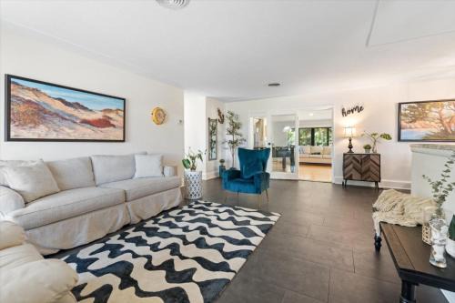Ben's Bungalow - 8min to Siesta Key - Gigabit Wifi
