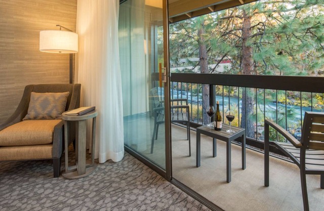 Bend, OR | Superior Room w/Pool, Hot Tub Access