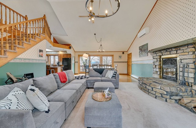 Bennington Home w/Deck ~ 5 Mi to Bald Mountain!