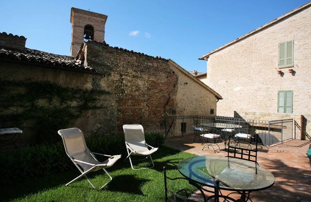 Benozzo vacation apartment with garden and pool