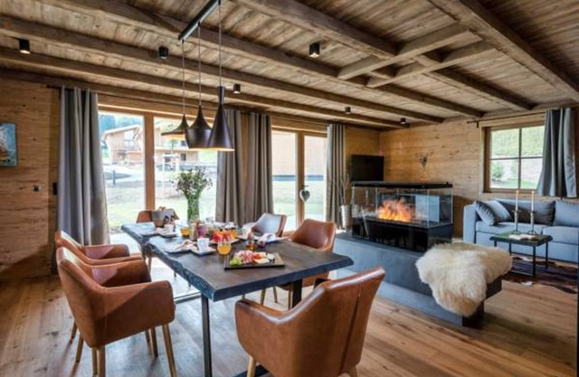 Bently Chalet - LA SOA Chalets & Eventlodge