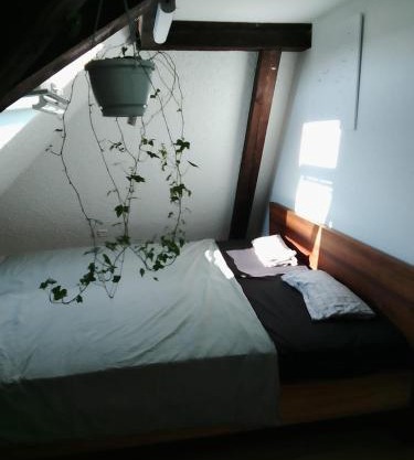 Bequemes, ruhiges Zimmer mit Doppelbett in der Nähe des Zentrums und des Bahnhofs