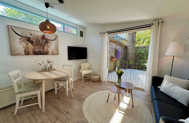 Bergen: Preiswerte und Hübsch Eingerichtete Ferienwohnung mit Umzäunter Terrasse