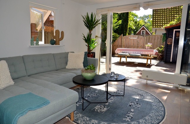 BERGEN: pretty vacation home with veranda and fenced garden in a beautiful location