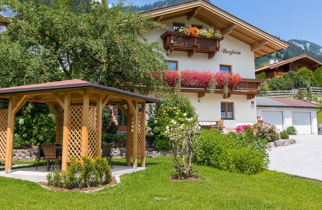 Bergheim comfort holiday apartment "Wintergarten"