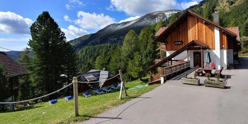 Bergheim Schmidt, Almhütten im Wald Appartments an der Piste Alpine Huts in Forrest Appartments near Slope