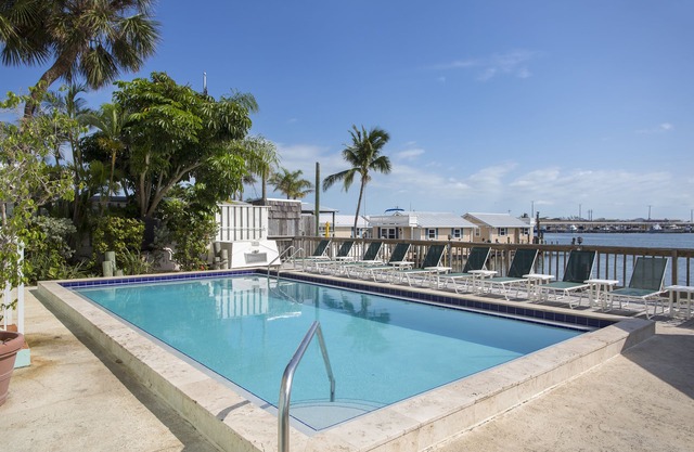 Bermuda Retreat-waterfront 2BR 2BA condo w/pool & boat slip
