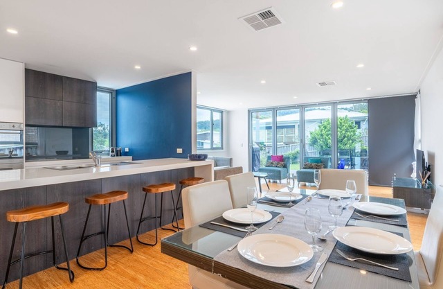 Berry Hills Escape - Pet Friendly Home with Views of the Escarpment