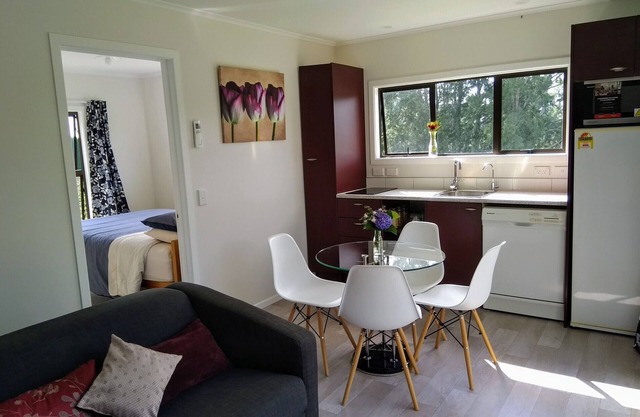 Berry View Cottage NEW - Waitomo Hobbiton Hamilton Gardens