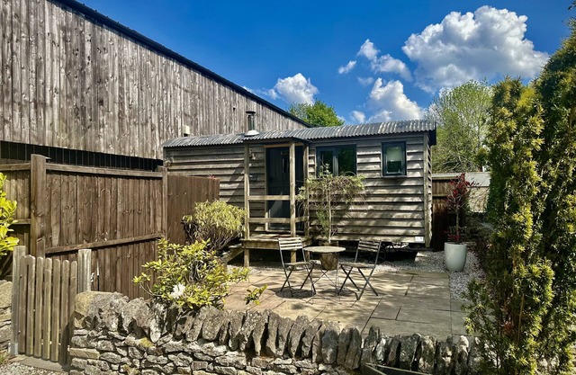 Bertie's Retreat - sleeps 2 guests in 1 bedroom