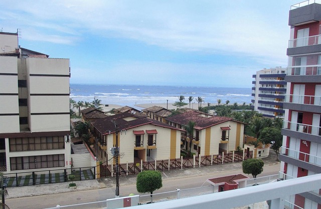 Bertioga - apartment 80 m from the beach, 4th floor, with sea and mountain views.