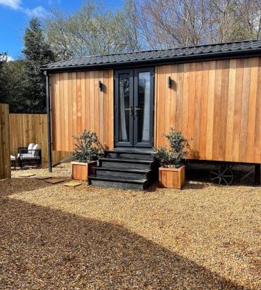 Berwyn Lodge with private hot tub