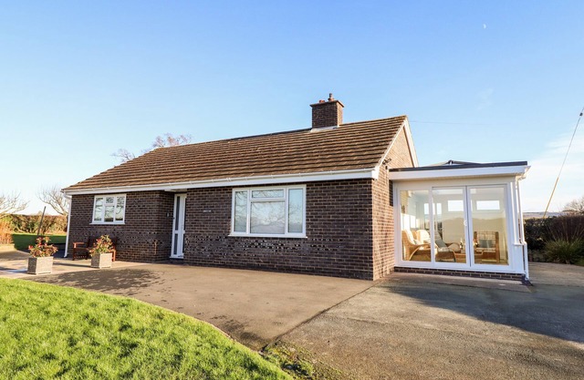 BERWYN VIEW, family friendly, with a garden in Welshpool