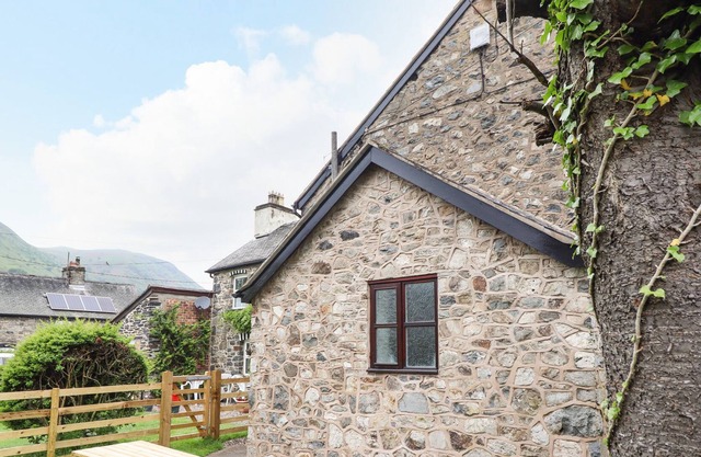 BERWYN VILLA, family friendly, with a garden in Llangynog