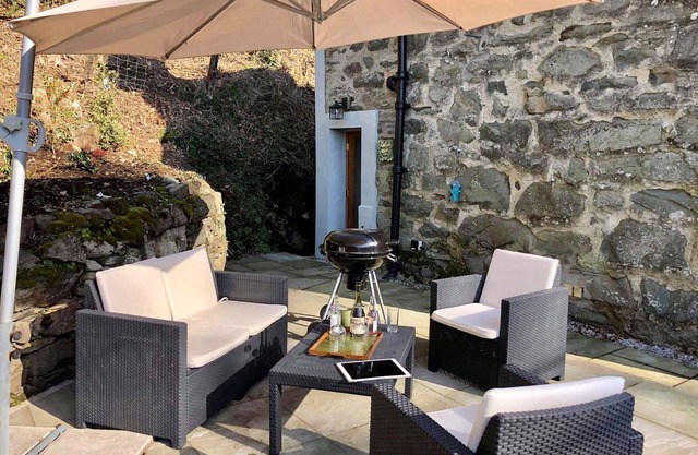 BESER COTTAGE, family friendly, character holiday cottage in Llanbedr