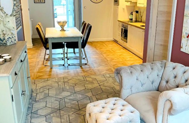 BESOTEL Mettmann-schicke FeWo oder Apartments nähe Golfplatz Gruiten und Neandertal mit Glasfaser WLAN und Parkplatz-viele Schlafzimmer mit Bad en suite