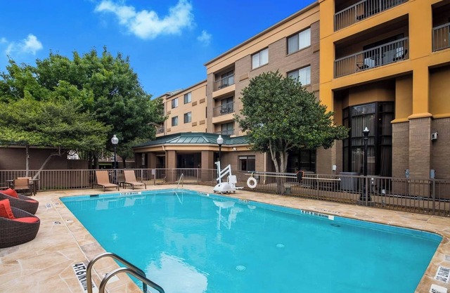 Best for Unwinding! Near Cottonwood Park, Pool, FREE Parking, Pet-Friendly!