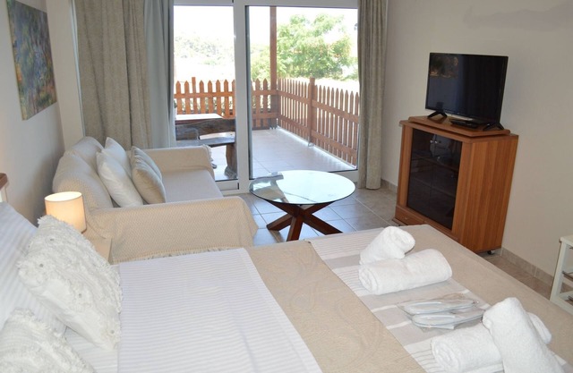 Best House, Petit, Pylos